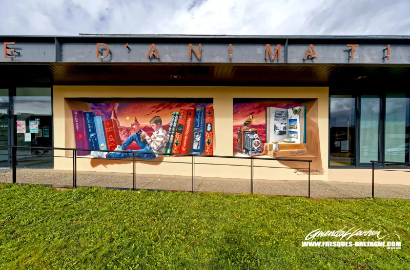 Mur du préau du lycée de Pleyben avant la réalisation de la fresque, support brut en béton.